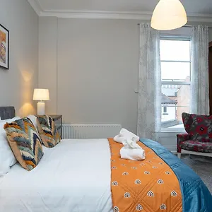 Queens Large 2 Bdr & 1 Bdr By Breaks , Belfast United Kingdom