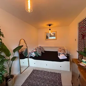 Private With Separate Shower And Free Parking Homestay